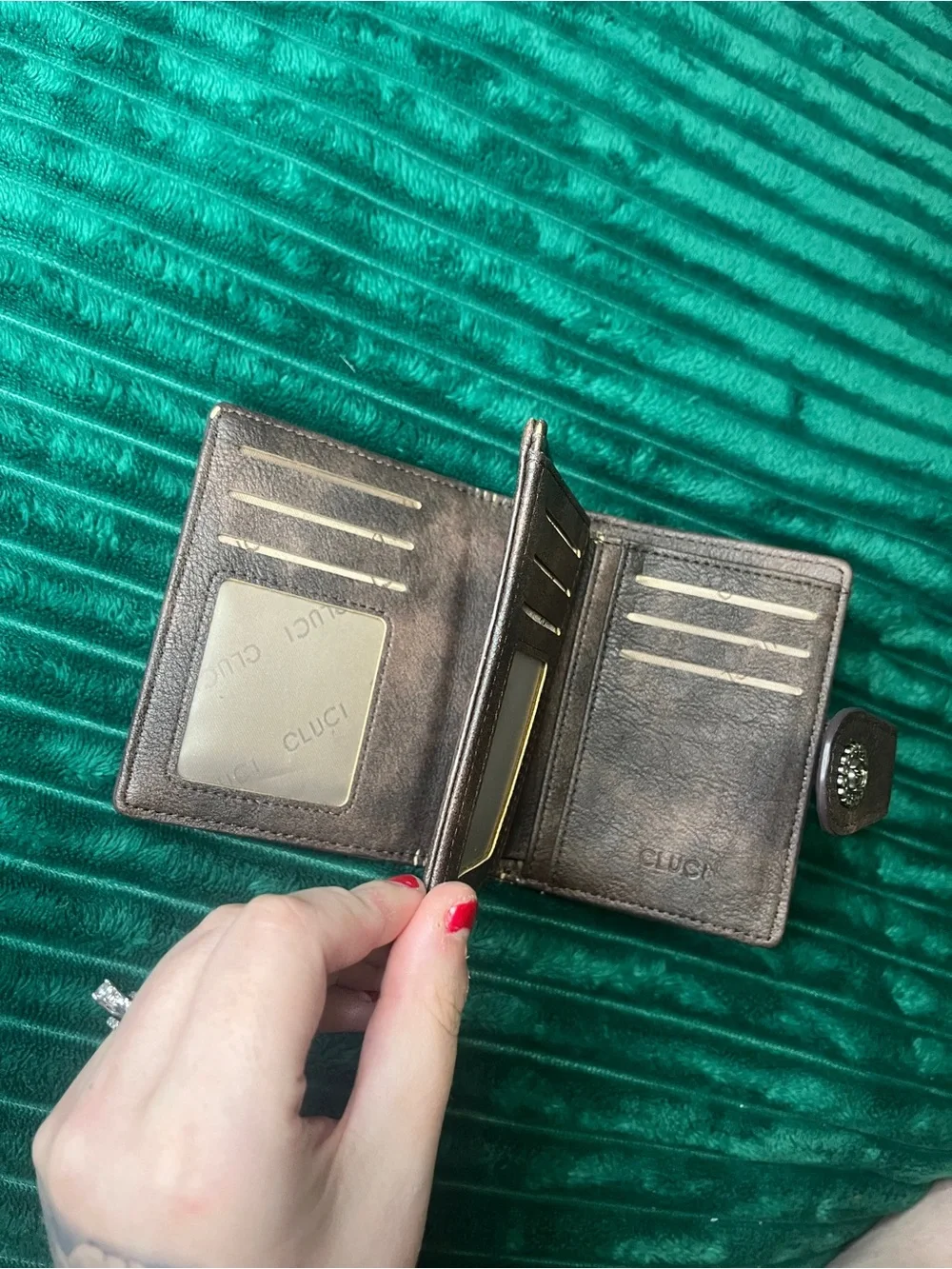 Cluci Vegan Leather Tri-fold Wallet